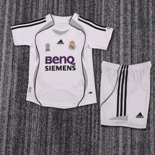 Retro Kid Size Real Madrid 2006-2007 home game