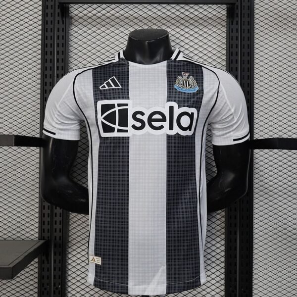 Newcastle United 2025-2026 home player